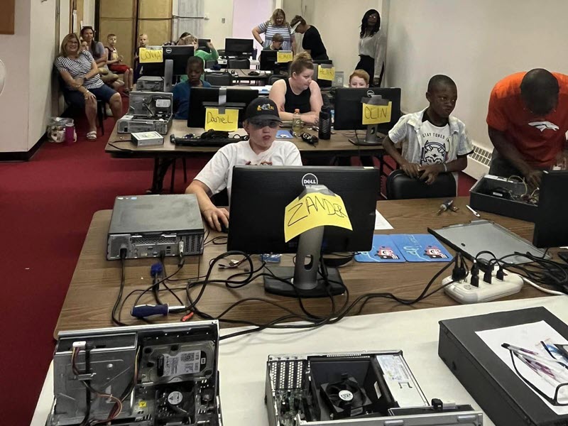 students working in Tech I.T. Up classroom